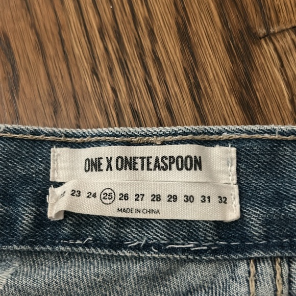 One teaspoon jean shorts size 25 - Picture 3 of 3